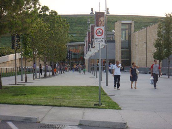 Vulcano Buono Commercial Center